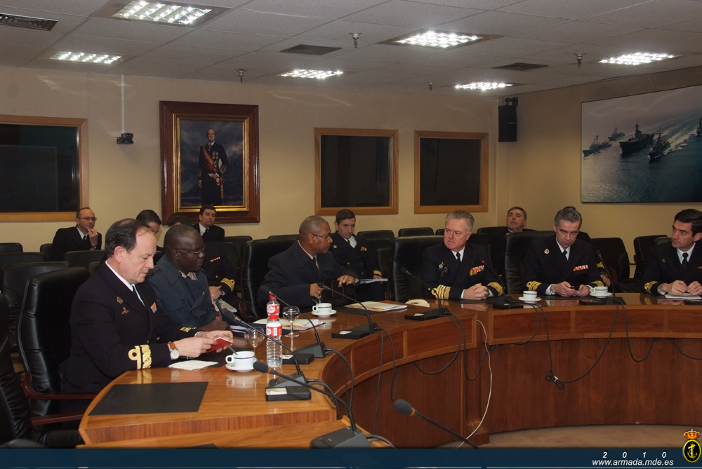 Durante la visita se realizó una reunión de trabajo sobre la cooperación entre ambas marinas en materia de seguridad marítima y adiestramiento